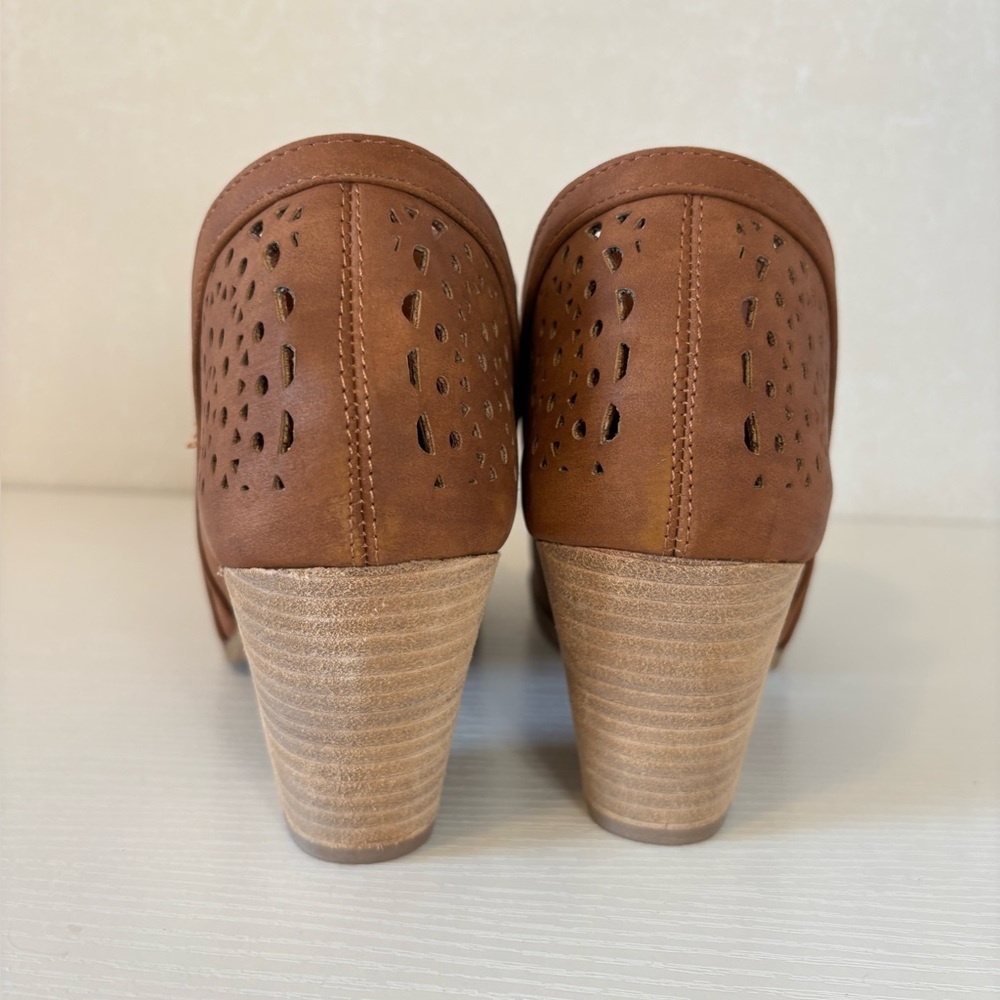 CCOCCI | Tan Heeled Ankle Boots | Size 8 1/2 - Picture 2 of 6